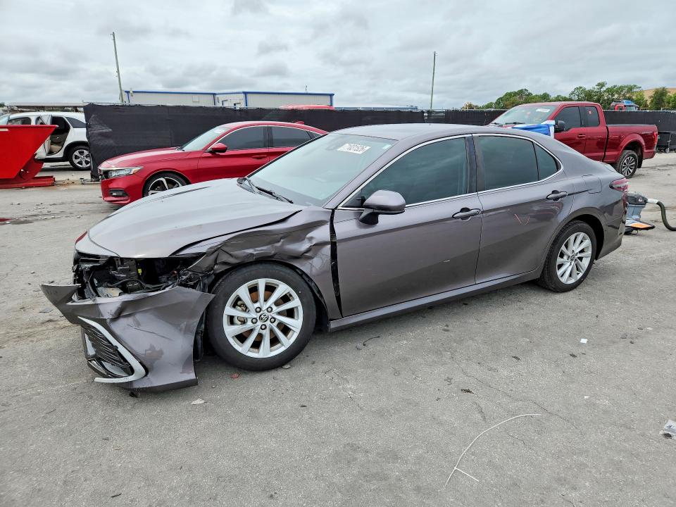 Продажа на аукционе авто 2021 Toyota Camry, vin: 4T1C11AK0MU615948, номер лота: 71031526