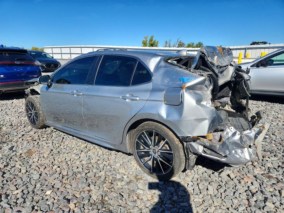 71173636 :رقم المزاد ، 4T1G11AK4MU602279 vin ، 2021 Toyota Camry مزاد بيع