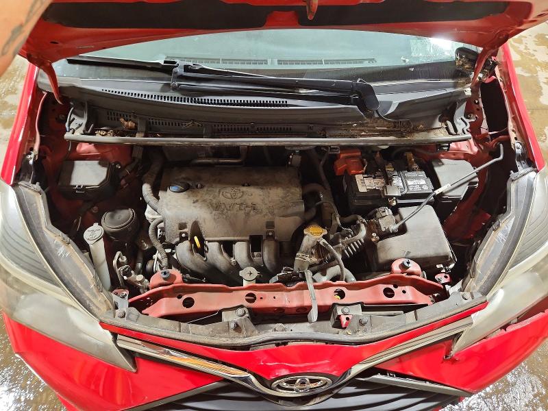 71377046 :رقم المزاد ، VNKJTUD38FA022202 vin ، 2015 Toyota Yaris مزاد بيع