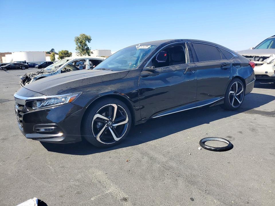 Продаж на аукціоні авто 2018 Honda Accord, vin: 1HGCV1F4XJA013575, номер лоту: 72526206