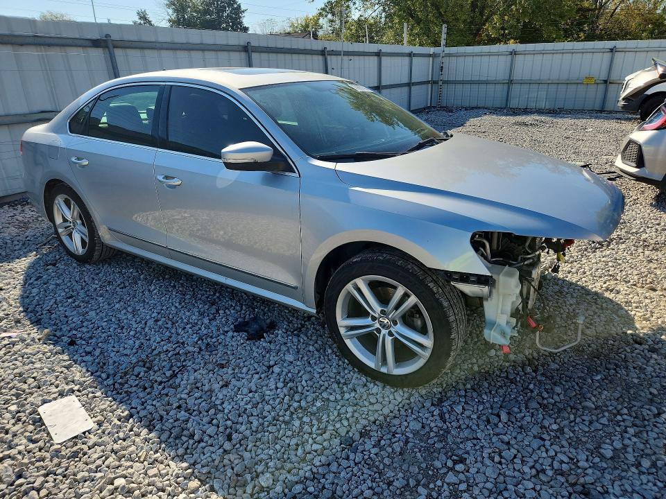 70897766 :رقم المزاد ، 1VWBN7A30EC054722 vin ، 2014 Volkswagen Passat مزاد بيع