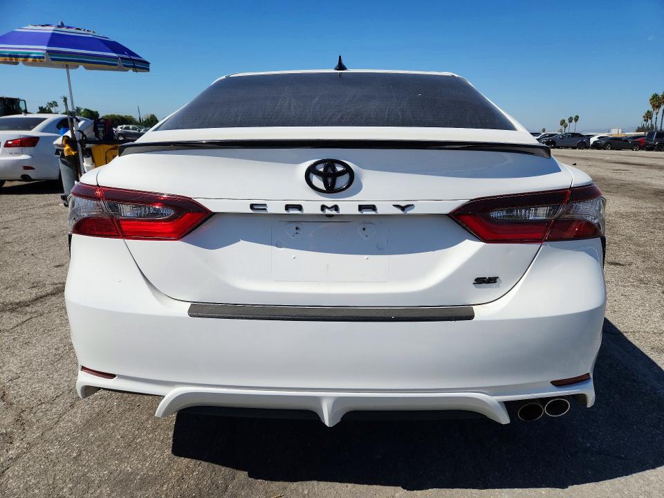 71373336 :رقم المزاد ، 4T1G11AK5NU022198 vin ، 2022 Toyota Camry مزاد بيع