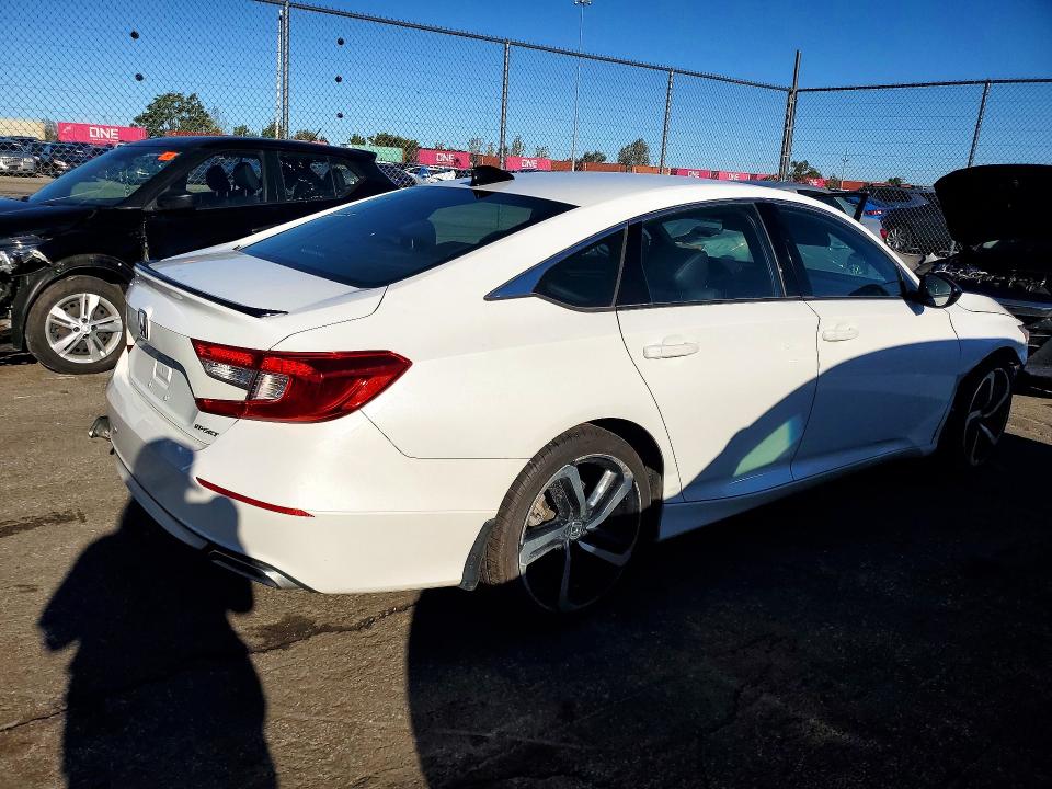 70980996 :رقم المزاد ، 1HGCV1F3XNA119327 vin ، 2022 Honda Accord مزاد بيع