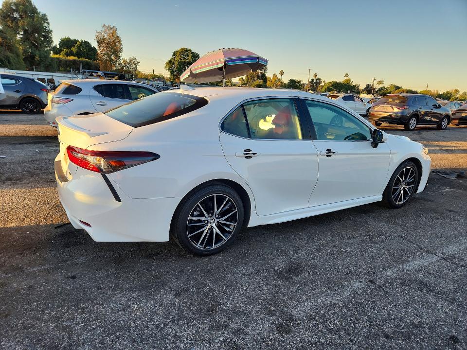 71811556 :رقم المزاد ، 4T1G11AKXPU825947 vin ، 2023 Toyota Camry مزاد بيع