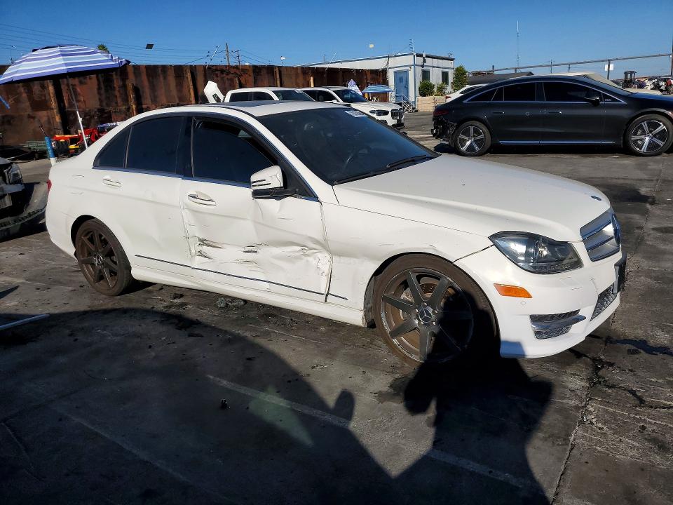 Продаж на аукціоні авто 2013 Mercedes-benz C, vin: WDDGF4HB0DG001498, номер лоту: 72013896