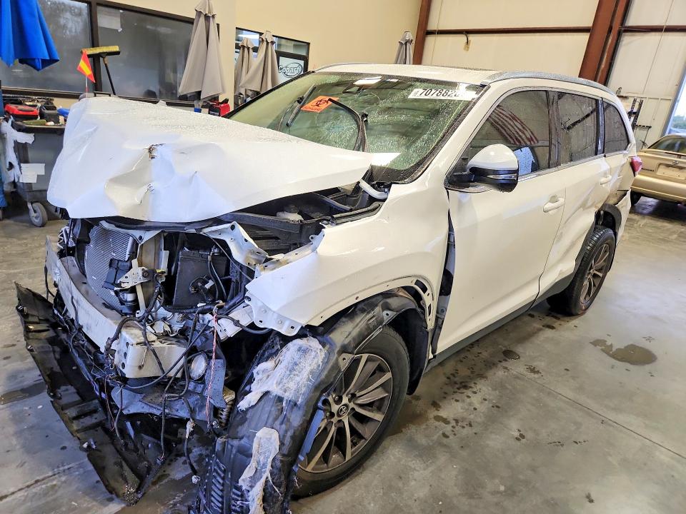 Auction sale of the 2019 Toyota Highlander, vin: 5TDKZRFH1KS333016, lot number: 70788206