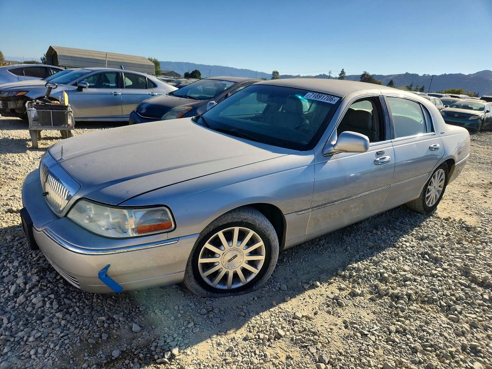 2007 Lincoln Town Car მანქანა იყიდება აუქციონზე, vin: 1LNHM81W17Y620971, აუქციონის ნომერი: 71891706