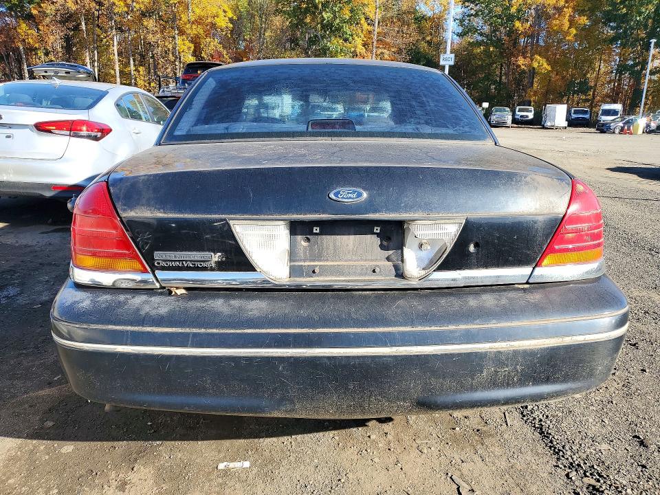 Продаж на аукціоні авто 2002 Ford Crown Victoria, vin: 2FAFP71W92X158851, номер лоту: 73825216