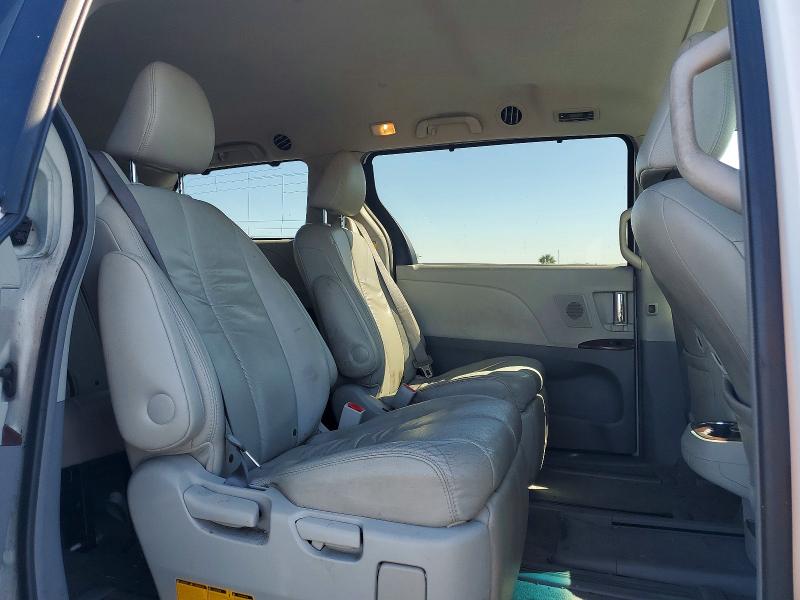 72029116 :رقم المزاد ، 5TDDK3DC9BS001780 vin ، 2011 Toyota Sienna مزاد بيع