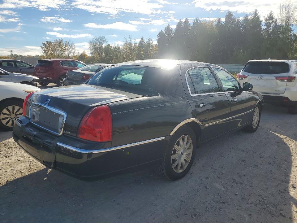 Продажа на аукционе авто 2011 Lincoln Town Car, vin: 2LNBL8CV1BX764624, номер лота: 73149606