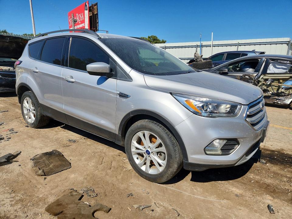 2018 Ford Escape მანქანა იყიდება აუქციონზე, vin: 1FMCU9HD1JUC70454, აუქციონის ნომერი: 68011156