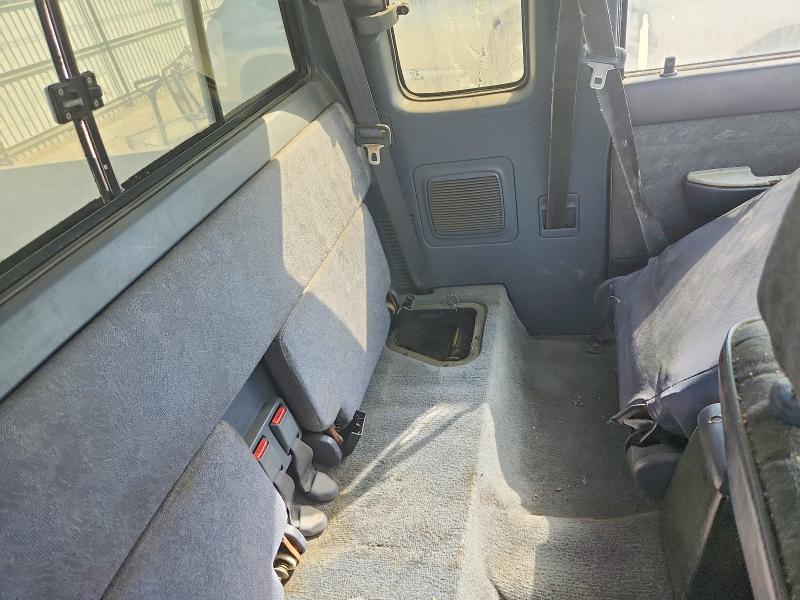 68364076 :رقم المزاد ، 5TESN92N7YZ708538 vin ، 2000 Toyota Tacoma مزاد بيع