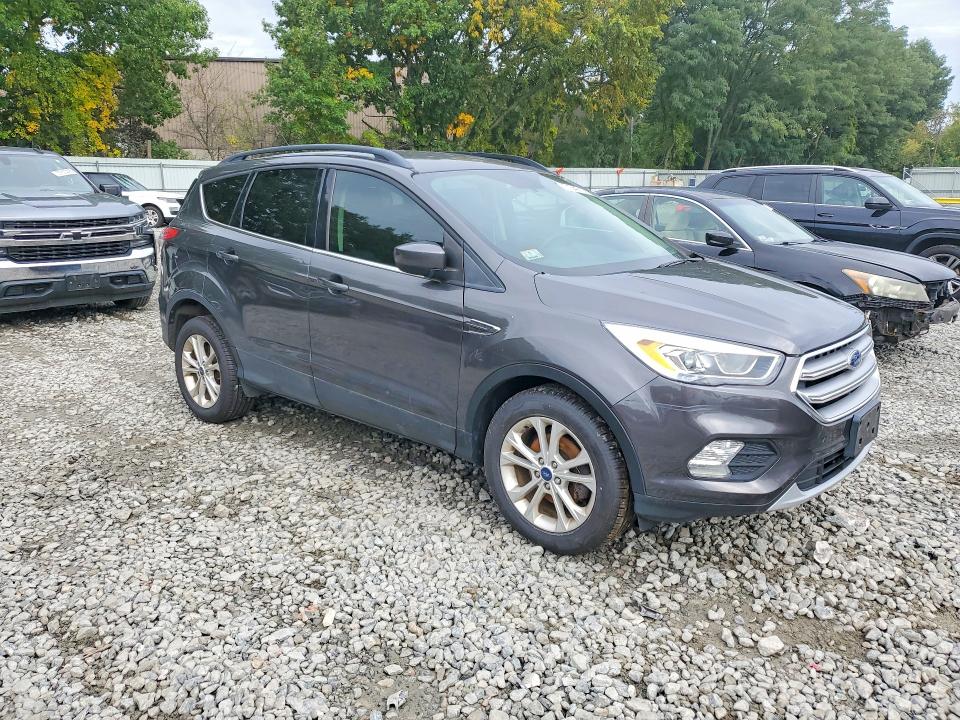 Продажа на аукционе авто 2017 Ford Escape, vin: 1FMCU0GD9HUA52365, номер лота: 71042126