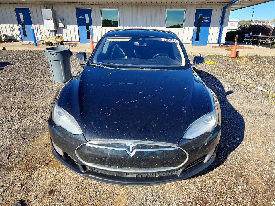 Продаж на аукціоні авто 2015 Tesla Model S, vin: 5YJSA1S2XFF082713, номер лоту: 71640806