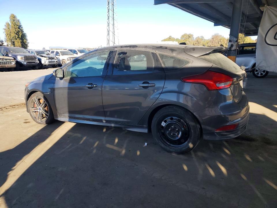 2016 Ford Focus მანქანა იყიდება აუქციონზე, vin: 1FADP3L96GL324996, აუქციონის ნომერი: 72740086