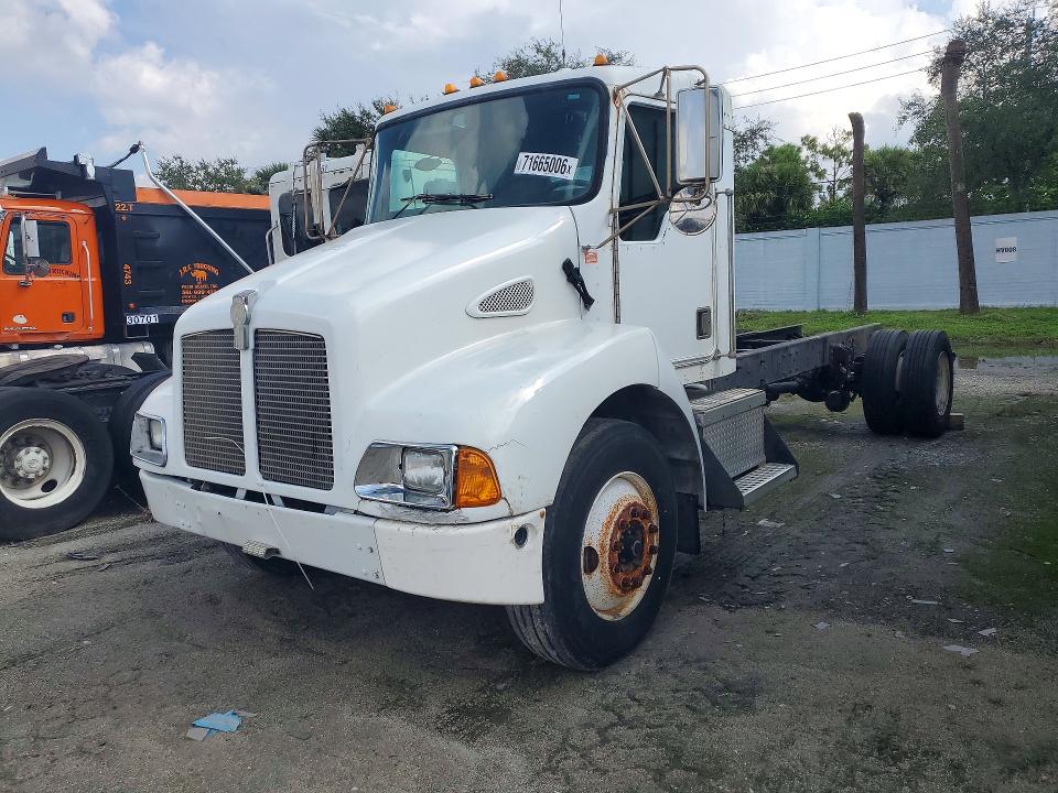 Продажа на аукционе авто 2000 Kenworth Construction, vin: 2NKMHD6X6YM853599, номер лота: 71665006