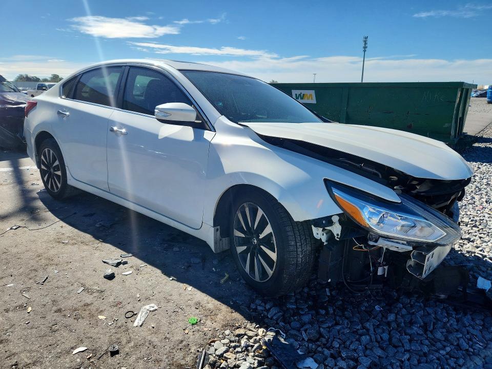 Продажа на аукционе авто 2018 Nissan Altima, vin: 1N4AL3AP4JC147890, номер лота: 71098336