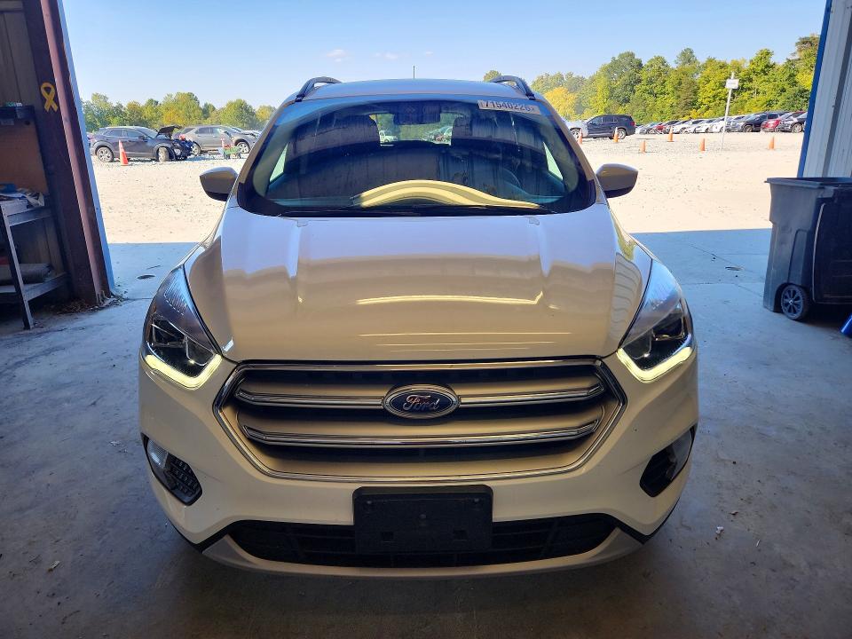 Продажа на аукционе авто 2017 Ford Escape, vin: 1FMCU0GD0HUB48708, номер лота: 71540226