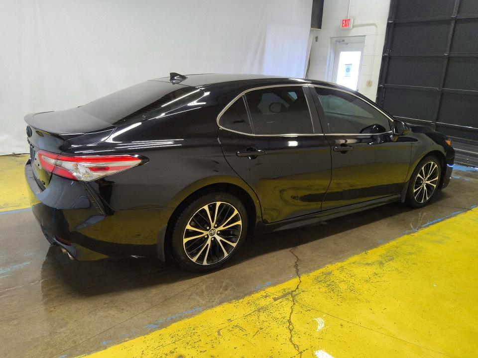 71677816 :رقم المزاد ، 4T1B11HK7KU270822 vin ، 2019 Toyota Camry مزاد بيع