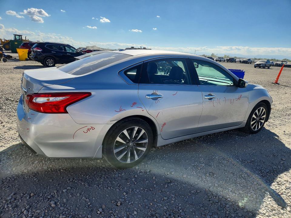 Продаж на аукціоні авто 2017 Nissan Altima, vin: 1N4AL3AP8HC201959, номер лоту: 71370716