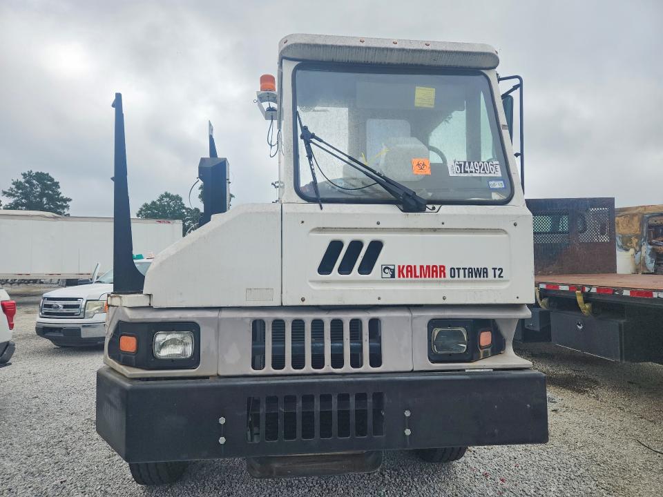 67449206 :رقم المزاد ، 11VJ813A5HA000904 vin ، 2017 Kalmar Ottawa T2 مزاد بيع