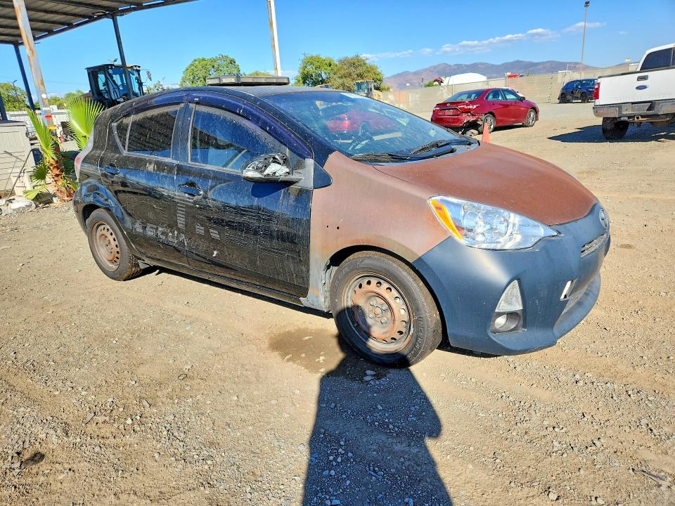 72017996 :رقم المزاد ، JTDKDTB32E1084460 vin ، 2014 Toyota Prius C مزاد بيع