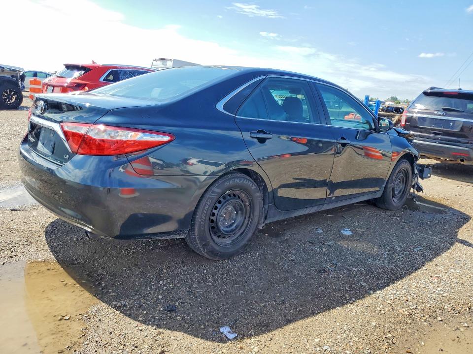 71235836 :رقم المزاد ، 4T1BF1FK6FU899286 vin ، 2015 Toyota Camry مزاد بيع