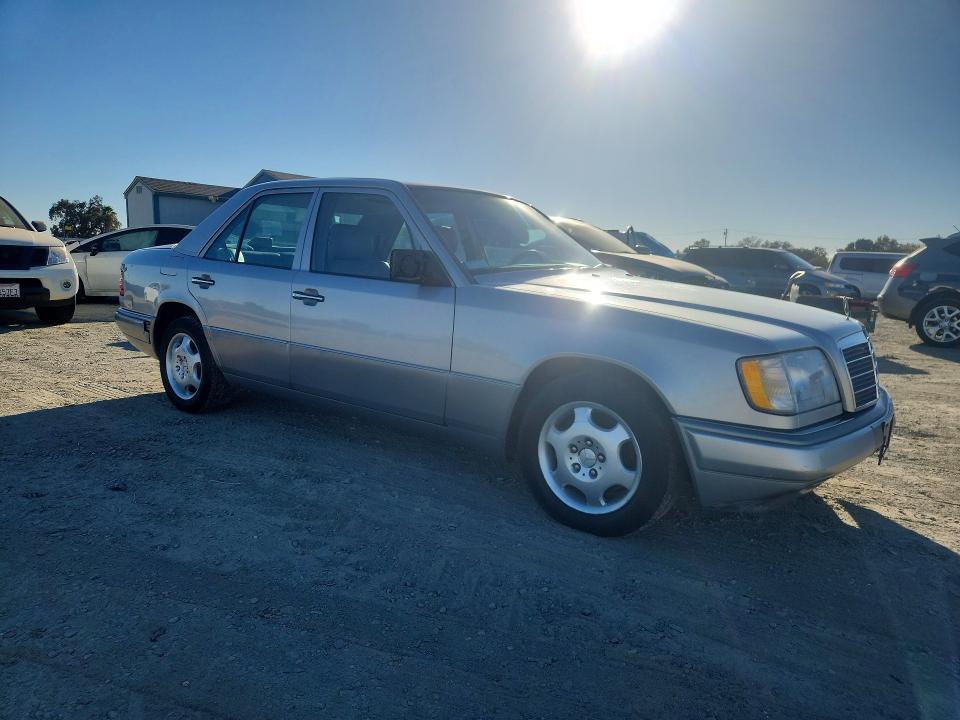 73358216 :رقم المزاد ، WDBEA32E6SC229442 vin ، 1995 Mercedes-benz E مزاد بيع