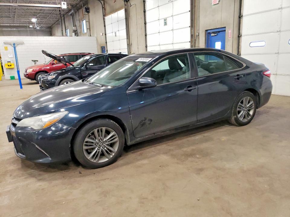 71618246 :رقم المزاد ، 4T1BF1FK4GU263354 vin ، 2016 Toyota Camry مزاد بيع