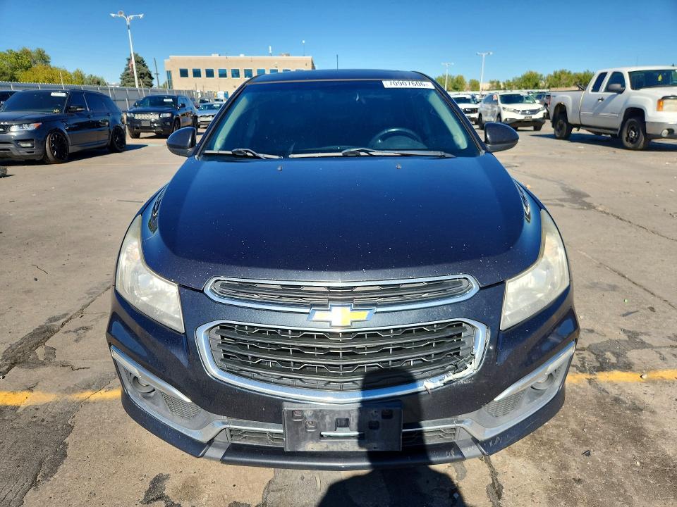 70907606 :رقم المزاد ، 1G1PE5SB1F7250450 vin ، 2015 Chevrolet Cruze مزاد بيع