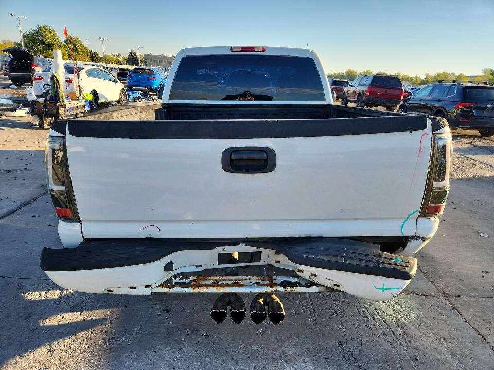 2000 Chevrolet Silverado მანქანა იყიდება აუქციონზე, vin: 1GCEC14V5YE422885, აუქციონის ნომერი: 72059636