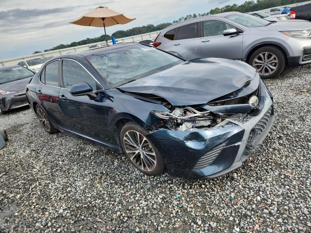 71075096 :رقم المزاد ، 4T1B11HK6JU592446 vin ، 2018 Toyota Camry مزاد بيع