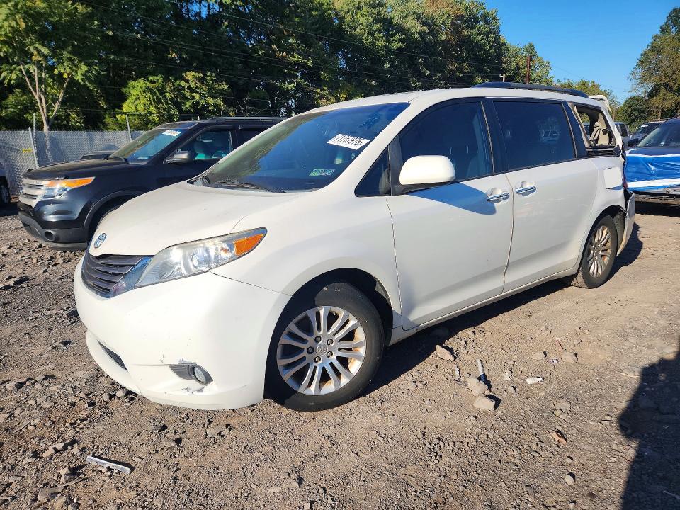 Продажа на аукционе авто 2015 Toyota Sienna, vin: 5TDYK3DC8FS587184, номер лота: 71757976