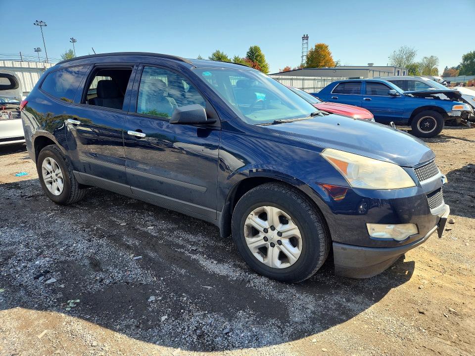 72761366 :رقم المزاد ، 1GNKRFED1BJ402904 vin ، 2011 Chevrolet Traverse مزاد بيع