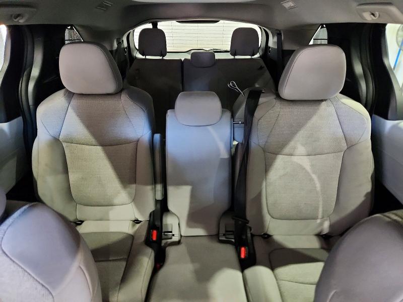 2026 Toyota Sienna მანქანა იყიდება აუქციონზე, vin: 5TDKRKEC8TS305700, აუქციონის ნომერი: 72007856