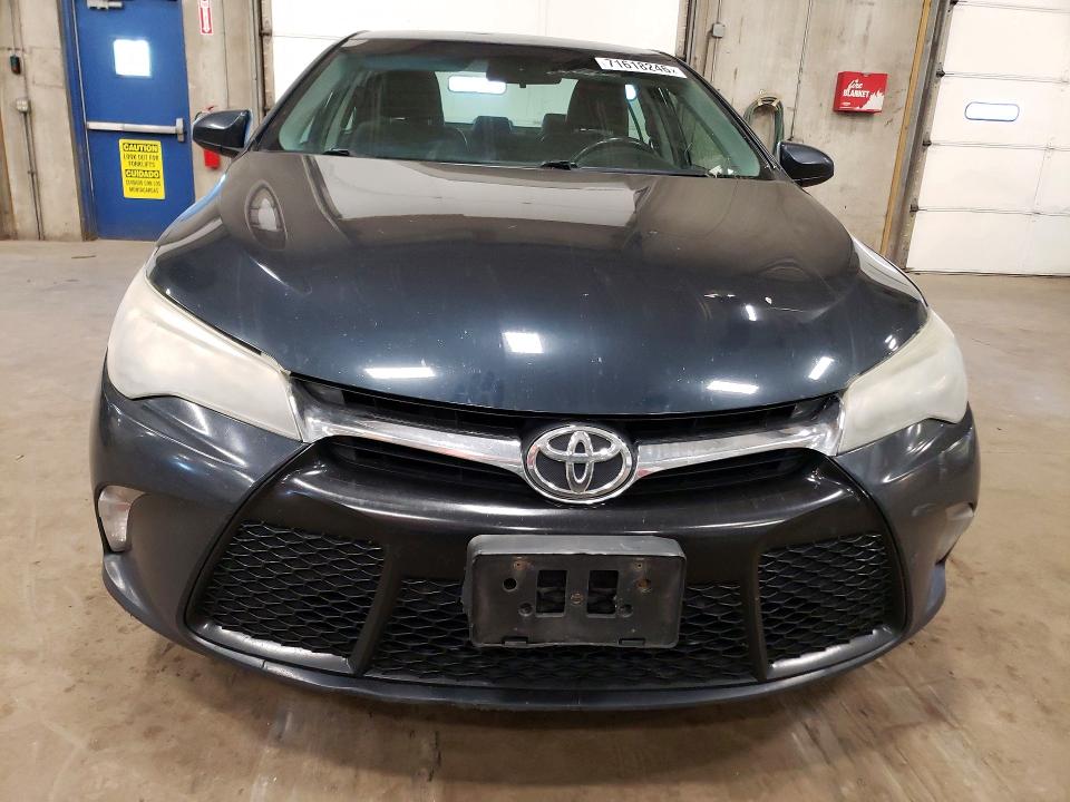 71618246 :رقم المزاد ، 4T1BF1FK4GU263354 vin ، 2016 Toyota Camry مزاد بيع