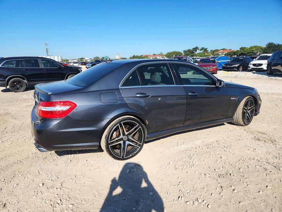 2010 Mercedes-benz E მანქანა იყიდება აუქციონზე, vin: WDDHF7HB7AA121576, აუქციონის ნომერი: 72630576