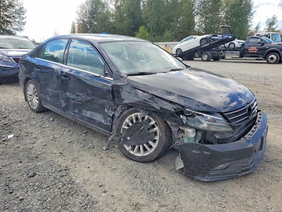 71676786 :رقم المزاد ، 3VWD17AJ2FM318509 vin ، 2015 Volkswagen Jetta مزاد بيع