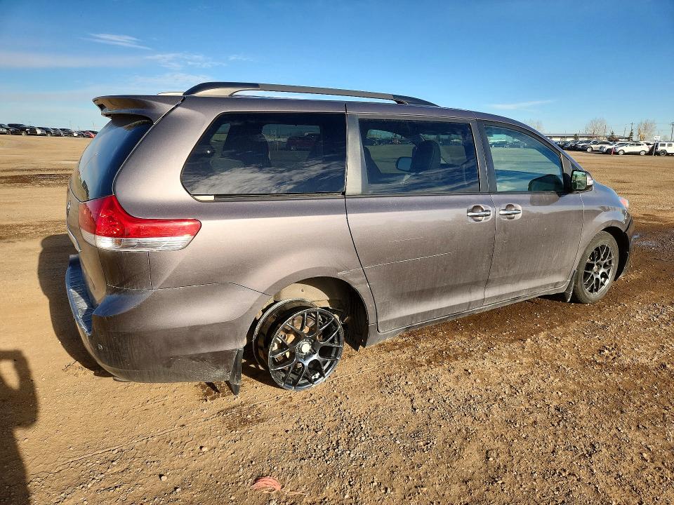 Продаж на аукціоні авто 2014 Toyota Sienna Xle, vin: 5TDDK3DCXES083569, номер лоту: 72372866