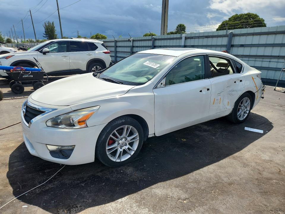 Продажа на аукционе авто 2014 Nissan Altima, vin: 1N4AL3AP1EC162725, номер лота: 72061636