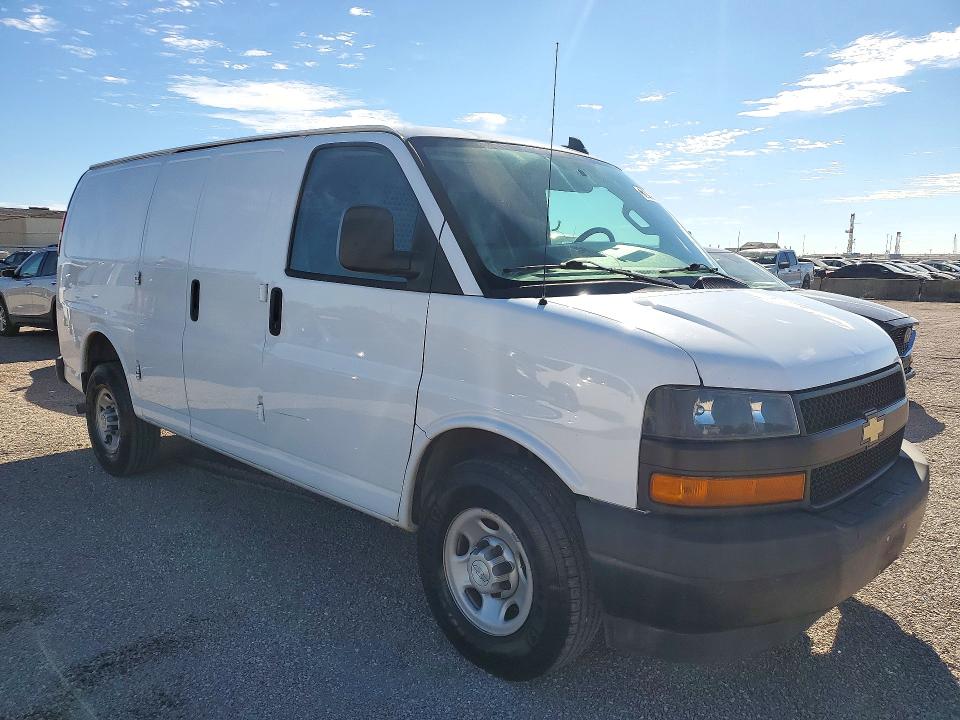 72610966 :رقم المزاد ، 1GCWGAFP9J1339898 vin ، 2018 Chevrolet Express G2500 مزاد بيع