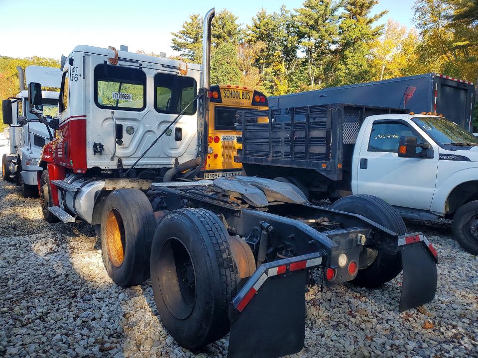 71206656 :رقم المزاد ، 1FUJGEDR0CLBM7911 vin ، 2012 Freightliner Cascadia 125 مزاد بيع