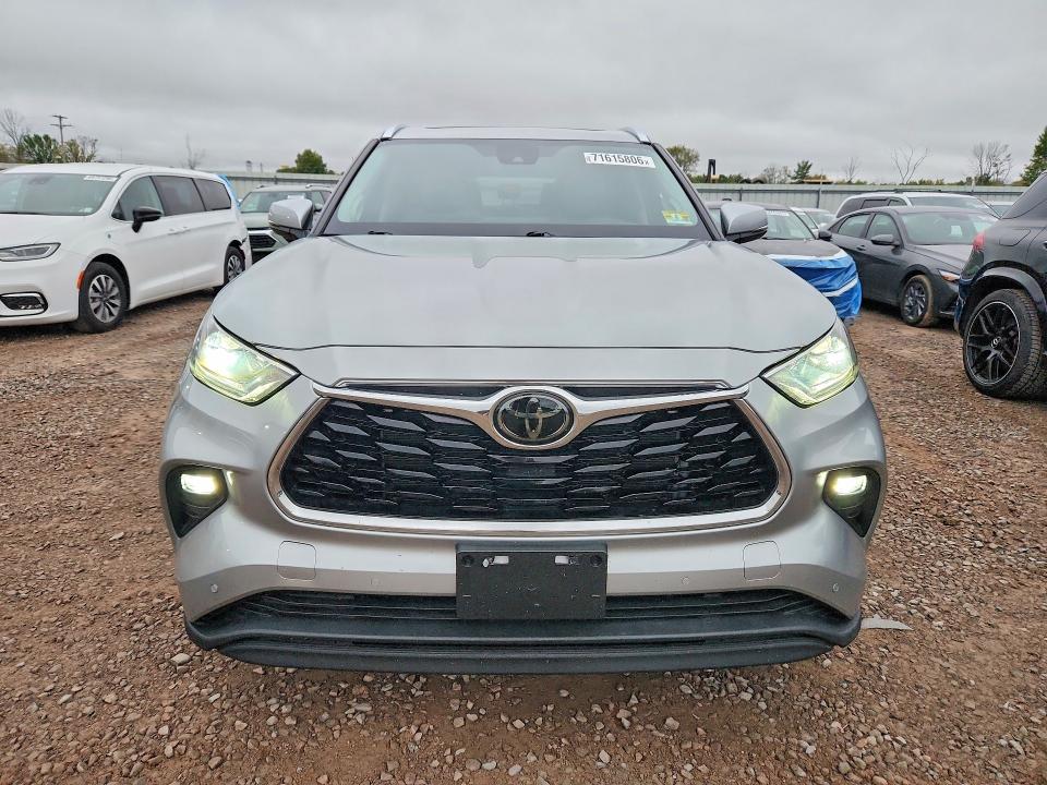 2021 Toyota Highlander მანქანა იყიდება აუქციონზე, vin: 5TDDZRBH7MS540219, აუქციონის ნომერი: 71615806