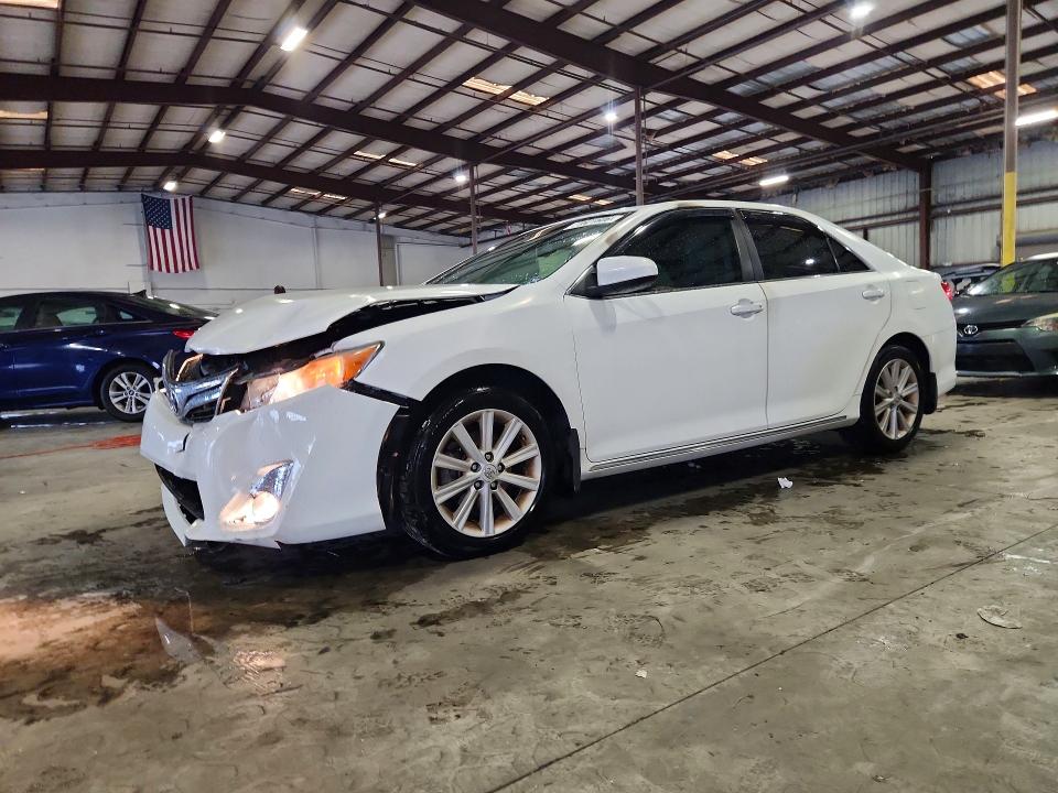 71621606 :رقم المزاد ، 4T1BK1FK1DU533809 vin ، 2013 Toyota Camry مزاد بيع