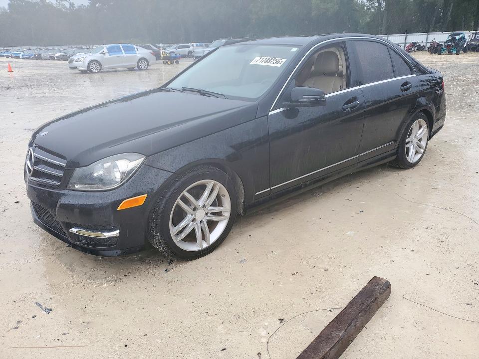 2014 Mercedes-benz C მანქანა იყიდება აუქციონზე, vin: WDDGF4HB7EA932360, აუქციონის ნომერი: 71788256