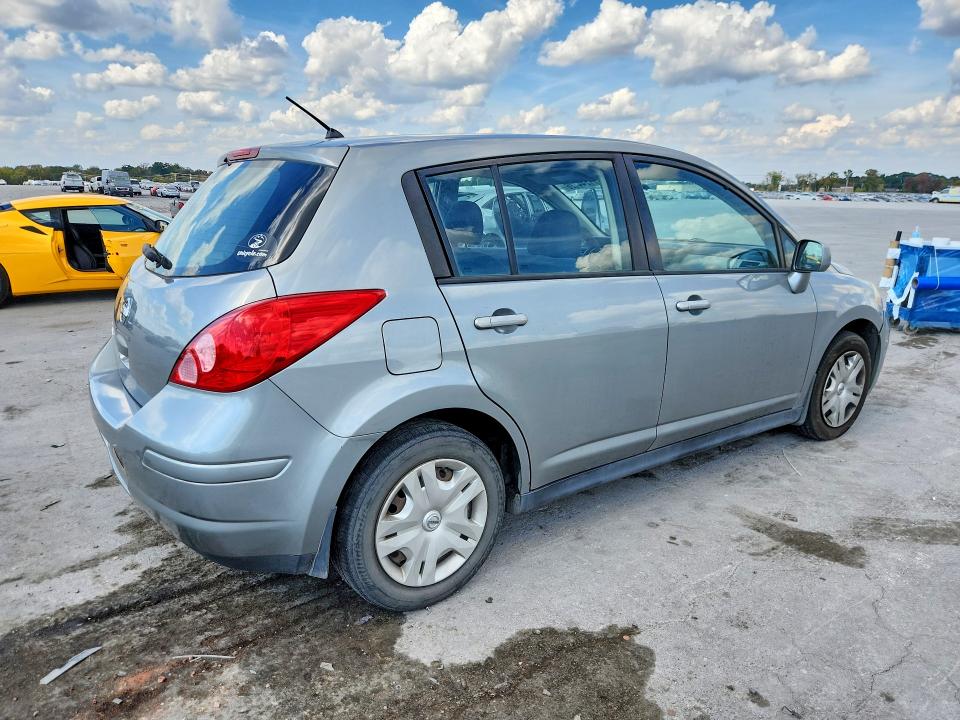 2010 Nissan Versa მანქანა იყიდება აუქციონზე, vin: 3N1BC1CP8AL393428, აუქციონის ნომერი: 71244126