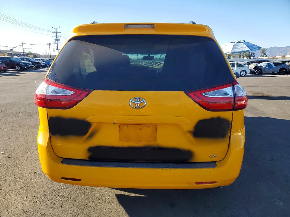 72241686 :رقم المزاد ، 5TDKZ3DCXHS804240 vin ، 2017 Toyota Sienna مزاد بيع