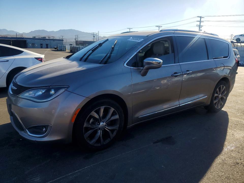Продаж на аукціоні авто 2017 Chrysler Pacifica, vin: 2C4RC1GG5HR653156, номер лоту: 72030606