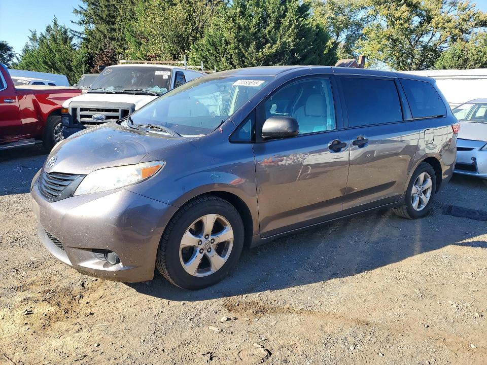 Продажа на аукционе авто 2015 Toyota Sienna, vin: 5TDZK3DC0FS596157, номер лота: 72033616