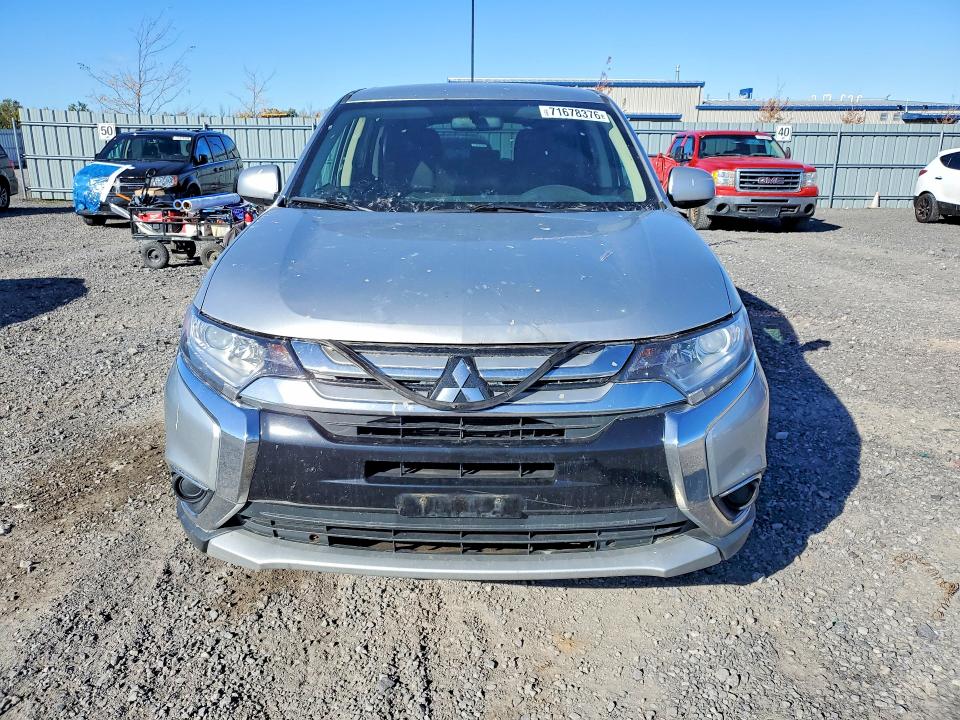 71678376 :رقم المزاد ، JA4AZ2A31JZ601603 vin ، 2018 Mitsubishi Outlander مزاد بيع